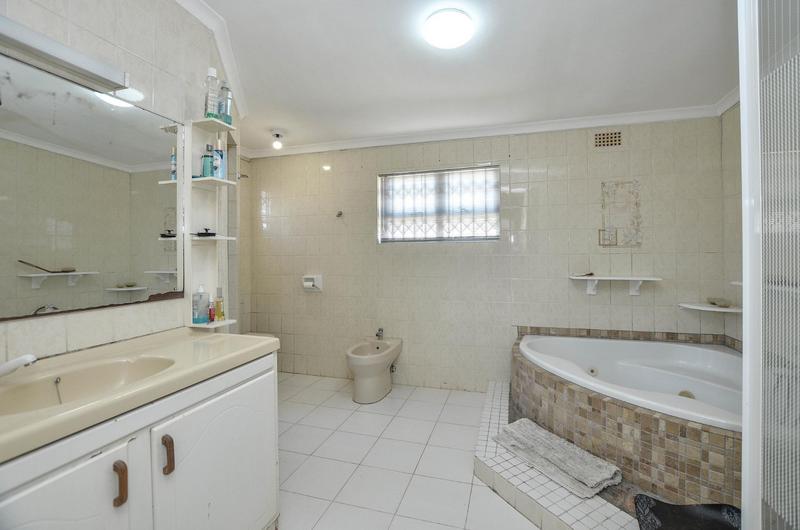 5 Bedroom Property for Sale in Parow North Western Cape